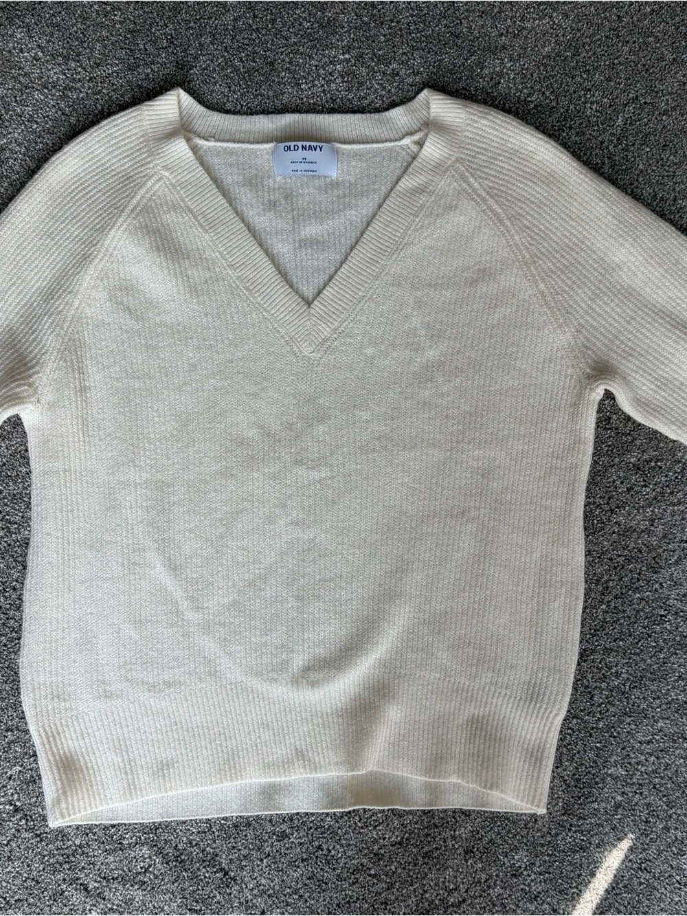 Old Navy Women's V-Neck knitted Sweater